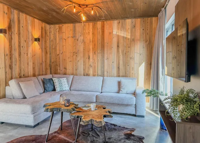 Alpenchalet Nockblick Am Afritzer 木屋 阿夫里茨